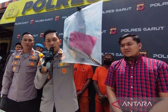 Kabur Usai Bacok Dua Warga, Dadang Buaya Si Preman Kampung  Akhirnya Diamankan - Image