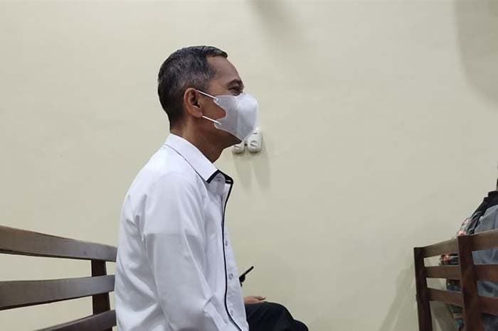 Terbukti Terima Suap Penerimaan Mahasiswa Baru, Mantan Rektor Unila Karomani dituntut 12 tahun penjara - Image