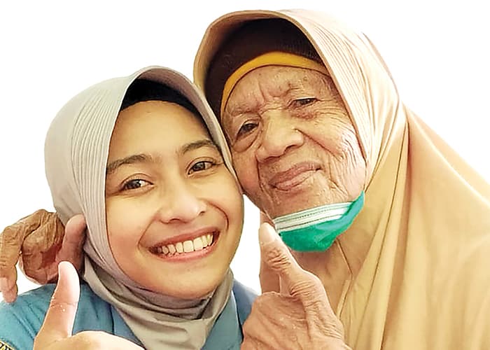 Dibuat Meleleh oleh Cinta Sejati Sepasang Kakek-Nenek - Image