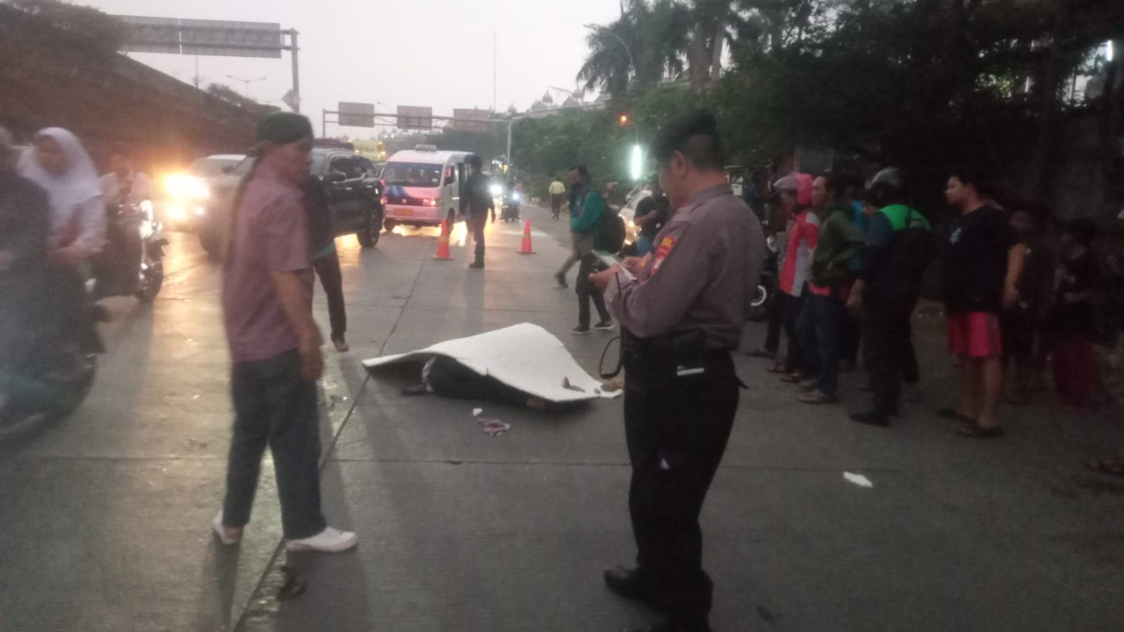 Perempuan yang Tewas Terlindas Truk di Cengkareng Pecah Kepalanya - Image