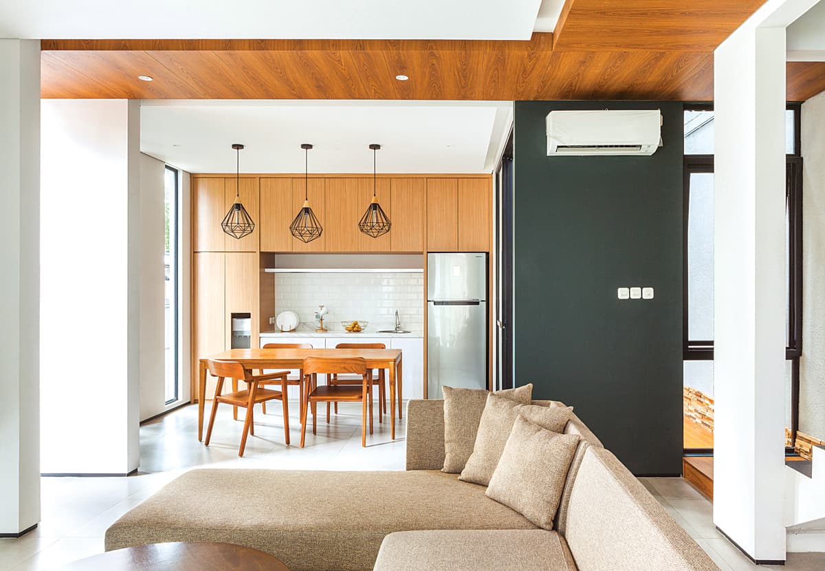 Summer Friend House Bagi Lahan ”Kurus” Menjadi Tiga Zonasi - Image