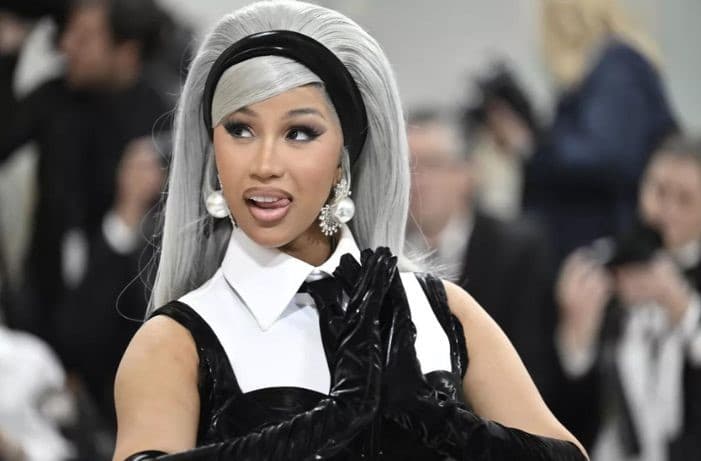 Laku Terjual, Mikrofon Cardi B yang Dilempar ke Penonton Dihargai Senilai Rp 1,5 Miliar - Image