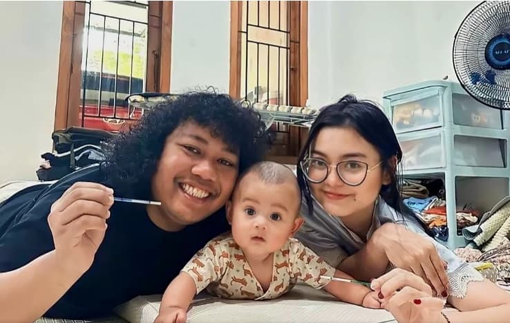 Umumkan Istrinya Hamil Anak Kedua, Marshel Widianto: Inilah Keluarga Kita yang Subur dan Kaya Raya - Image