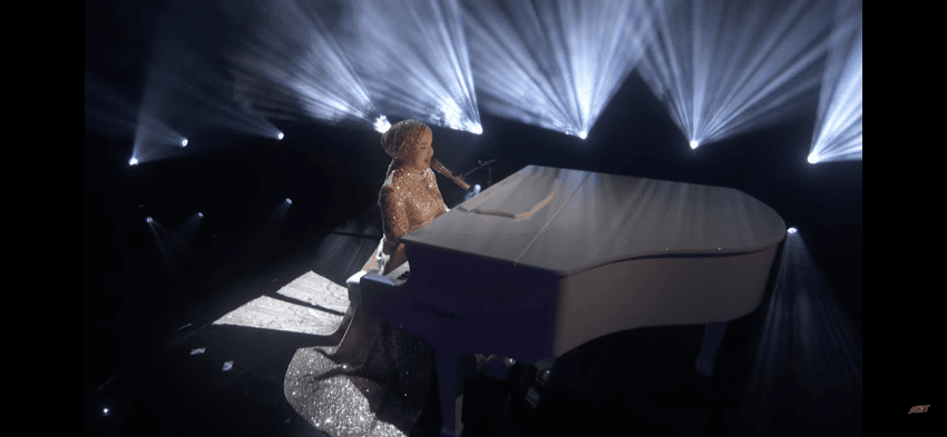 Penampilannya Makin Memukau Juri, Putri Ariani Dinyatakan Lolos ke Babak Final America's Got Talent 2023 - Image