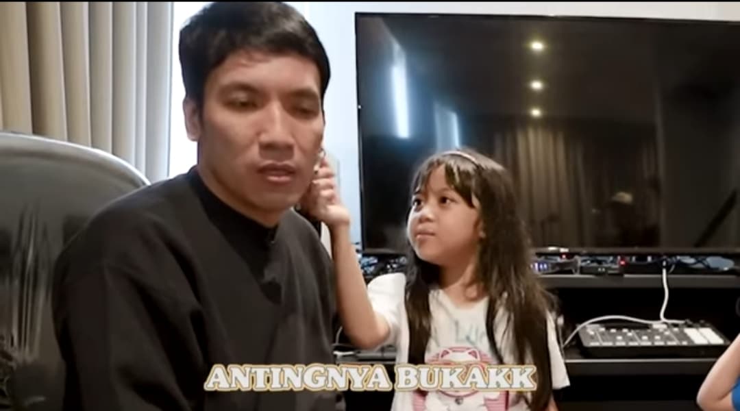 Desta Kena Omel sang Putri Gegara Pakai Anting: Nggak Kayak Orang Islam! - Image