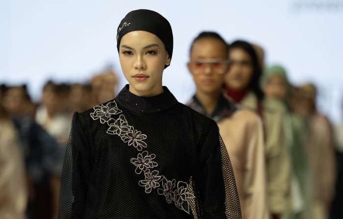 Warna Baru 3 Merek Lokal di JFW 2024 Lewat Moment of Spark - Image