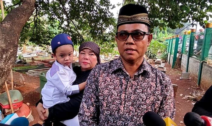 2 Tahun Meninggalnya Vanessa Angel dan Bibi, Gala Sky Diajak Ziarah ke Makam  - Image