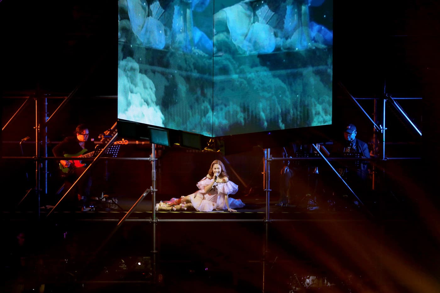 28 Rekomendasi Lagu Romantis Karya Musisi Indonesia yang Underated dan Anti Mainstream, Makna dan Nadanya Bikin Hati Berbunga-Bunga - Image