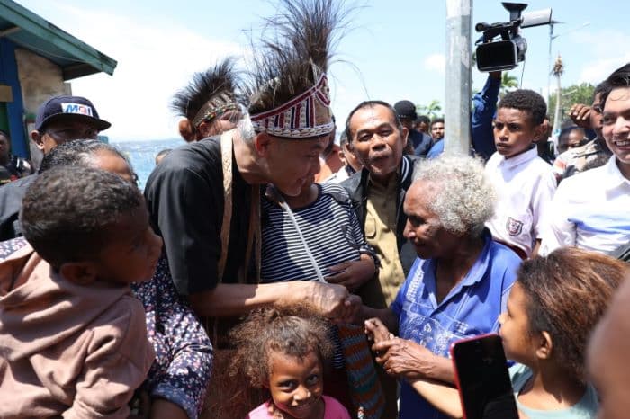 Tiba di Jayapura, Ganjar Dapat Sambutan Meriah dari Masyarakat - Image