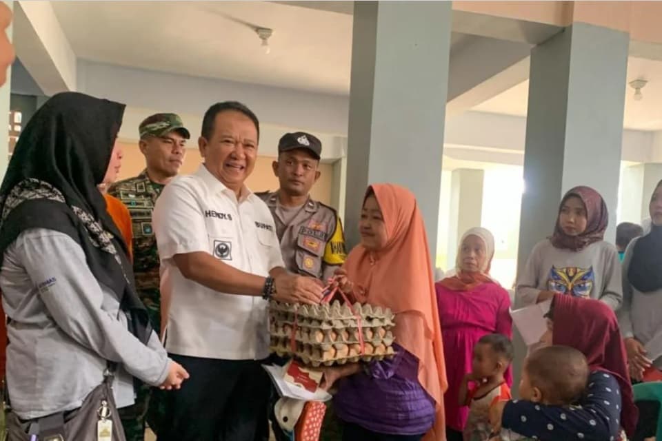 Pemkab Jember Bagikan Bantuan Telur untuk Cegah Stunting bagi Anak Balita - Image