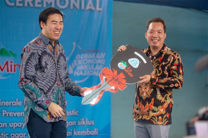  Dukung Recycle Rate di 15 titik, Le Minerale Tambah Mobil Penjemputan Plastik & Galon PET ke Prevented Ocean Plastic Indonesia (POPI) - Image