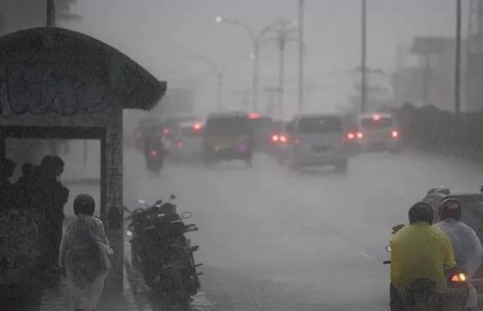 BMKG Imbau Potensi Cuaca Ekstrem selama Periode Nataru, Masyarakat Diharap Waspada - Image