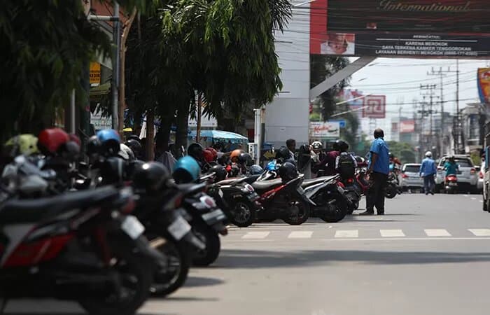 Imbas Pencabutan Pembatasan Parkir di Jalan Dhoho, Pemkot Kediri Bakal Tertibkan Jam Operasional PKL - Image