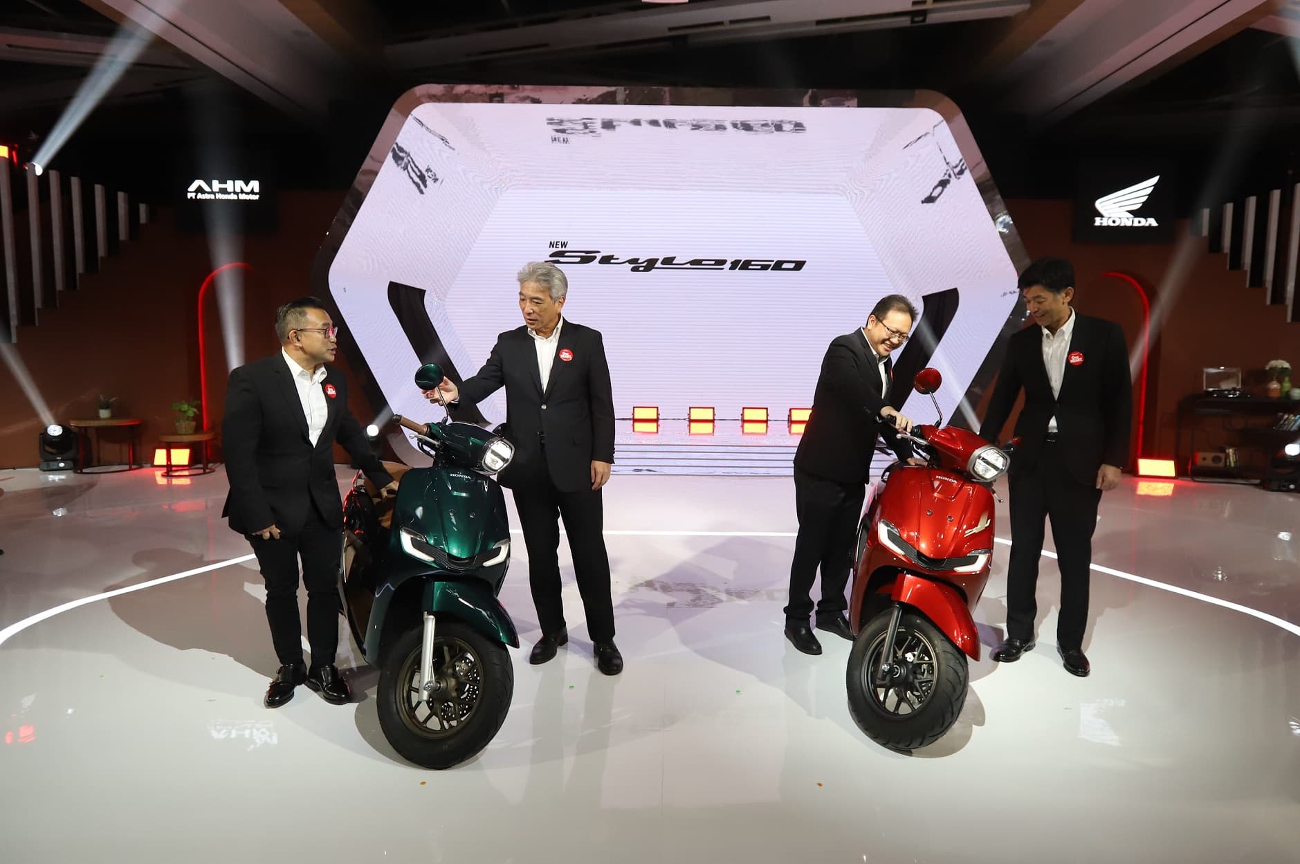 Meluncur New Honda Stylo 160 Pakai Mesin Vario Paling Joss Dikelasnya - Image