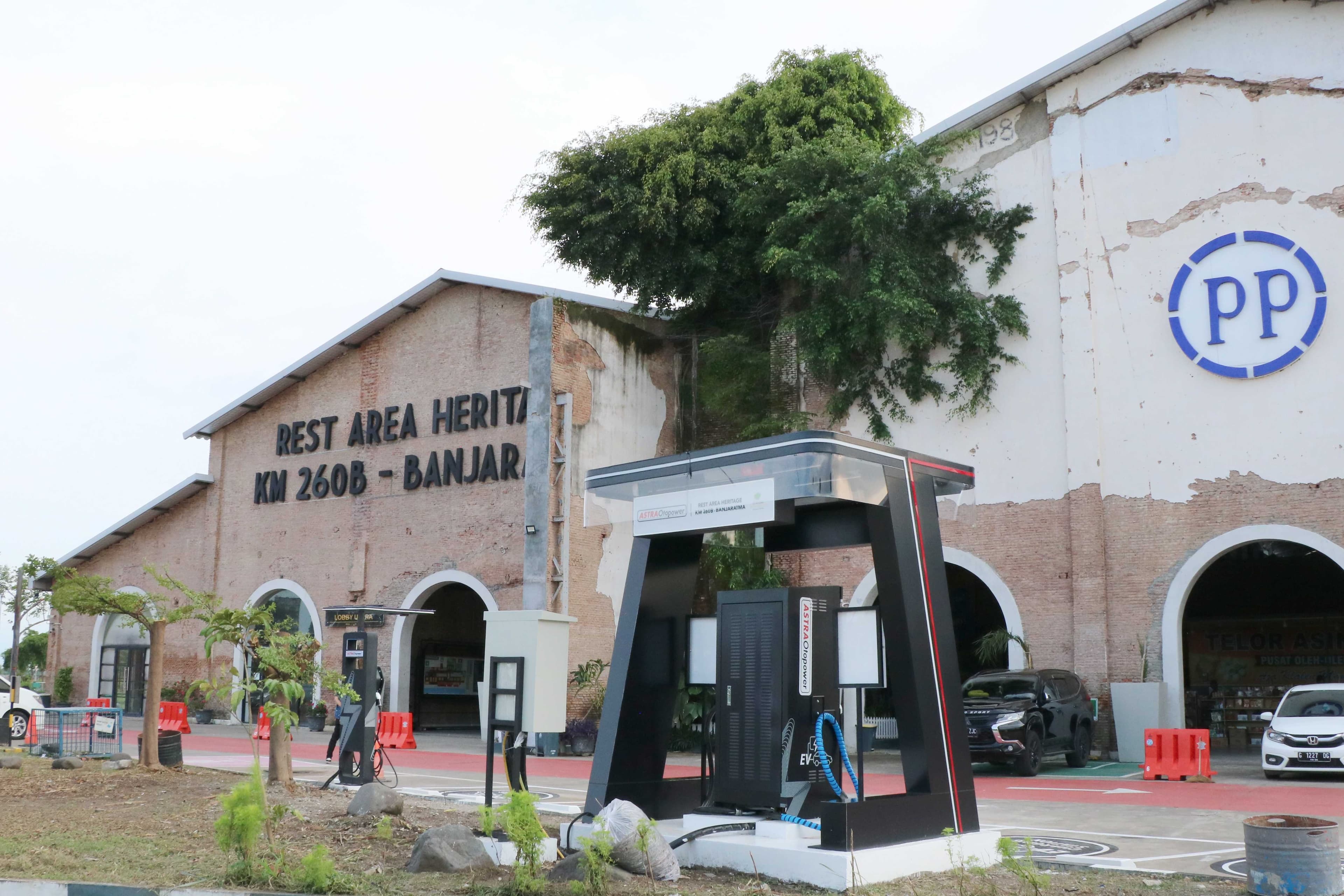 Astra Otopower Hadir di Rest Area Heritage KM 260 B Banjaratma, Ngecas Mobil Listrik Masih Gratis - Image