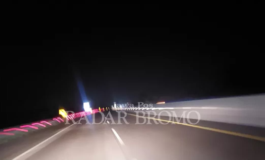 Minim Penerangan, Jalan Tol Pasuruan-Probolinggo Dikeluhkan Pengguna Jalan, Begini Respon dari Pihak Tol Trans Jawa - Image