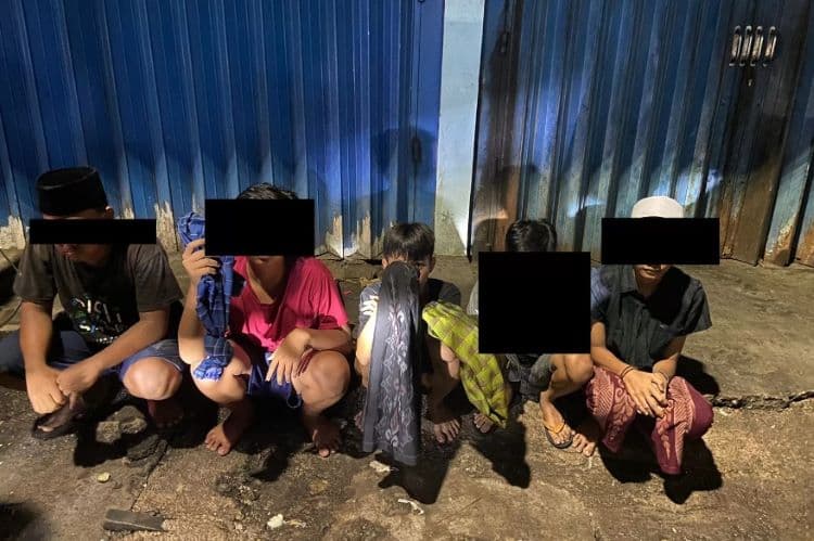 Kelompok Pemuda Bersenjatakan Kayu Masuki Perkampungan Surabaya, Polisi Minta Warga Segera Laporkan Hal Serupa - Image