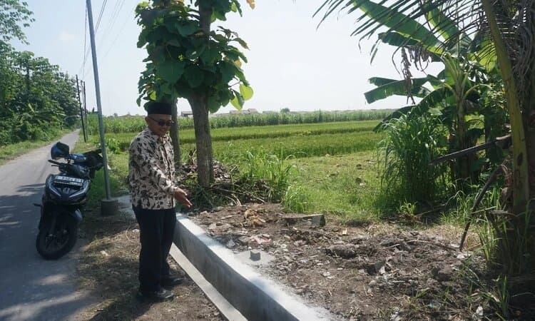 Gunakan Anggaran Dana Desa, Pemdes Kebontemu Jombang Bangun Drainase untuk Atasi Genangan Air - Image