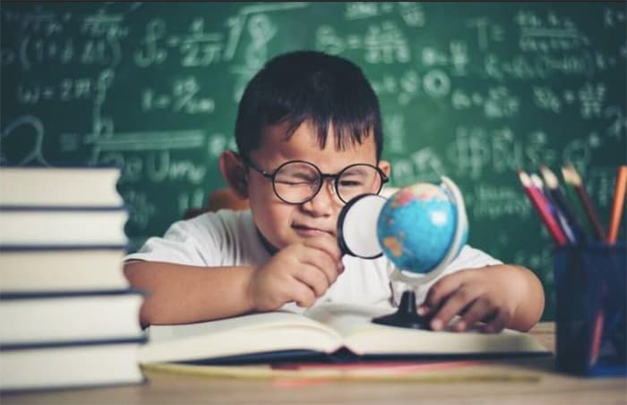 Kenali 8 Ciri-ciri Anak Memiliki IQ Jenius dan Cerdas, Punya Self Awareness Hingga Perfeksionis yang Tinggi - Image