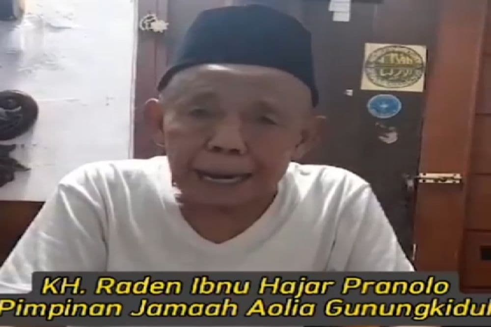 Viral Pernyataan Imam Jamaah Masjid Aolia Saat Khutbah Idul Fitri Mengenai Telepon Allah, Inilah Klarifikasi Mbah Benu - Image