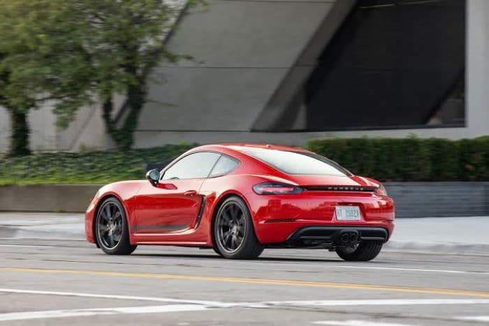 Katanya Mobil Kencang, Porsche Malah "Diayamin" Mitsubishi Mirage, Mesinnya Kalah Responsif - Image