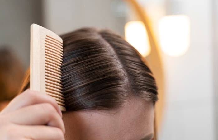 Ternyata Ini 7 Penyebab Rambut Cepat Berminyak, Salah Satunya Sering Keramas dan Ketahui Cara Mengatasinya - Image