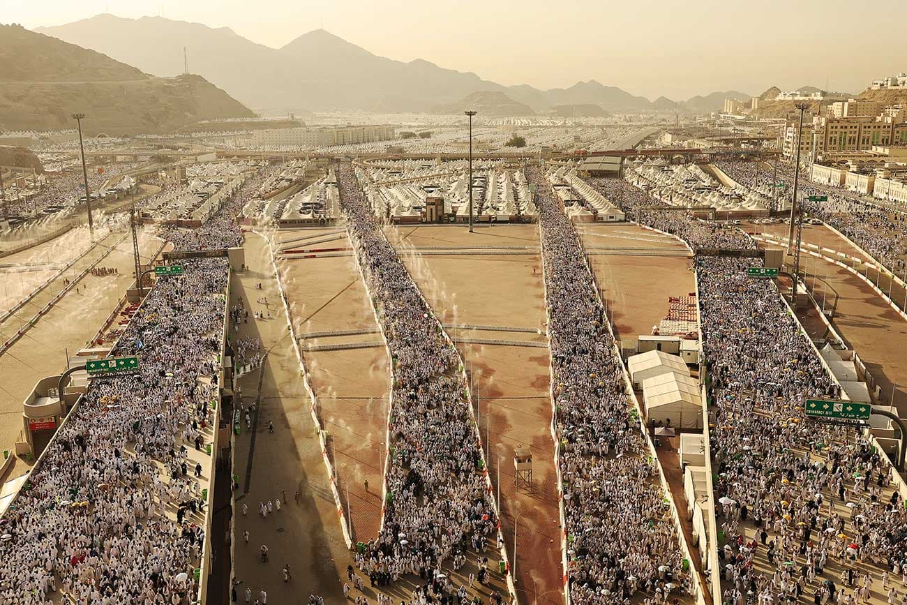 Pengusaha Travel Haji dan Umrah Sebut Syarat Vaksinasi Makin Bebani CJH, Pemerintah Diminta Lobi Saudi Buat Kelonggaran - Image