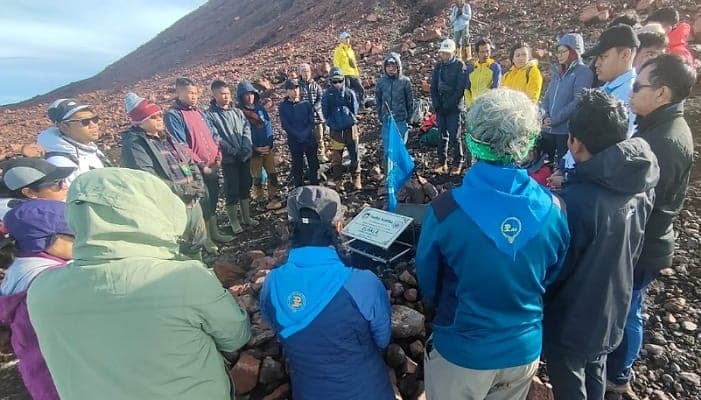 Elpala SMAN 68 Jakarta Taklukkan Puncak Gunung Kerinci Setinggi 3.805 Meter - Image