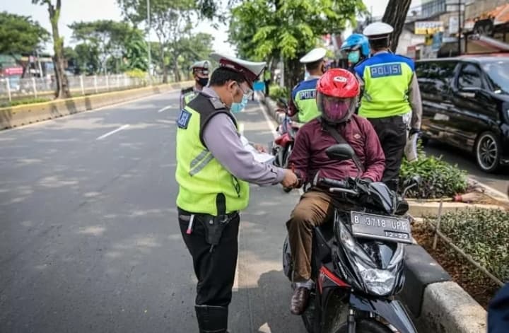 Tilang Syariah Berlaku di Lombok Tengah, Bebas Tilang Bila Lancar Baca Alquran - Image