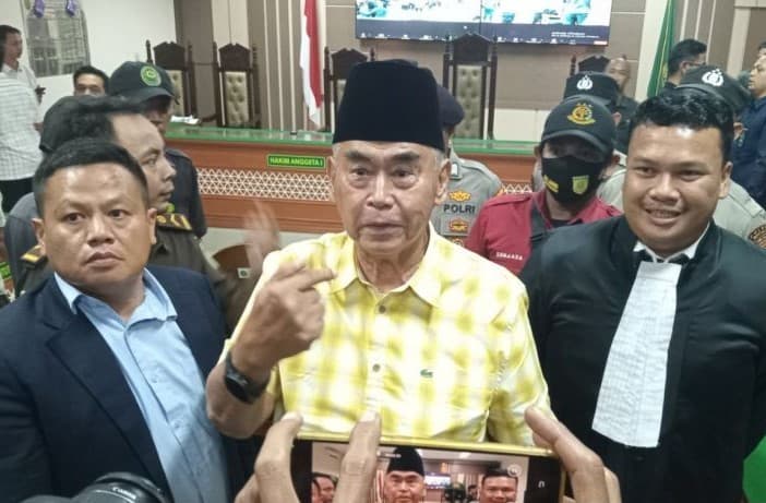 Terpidana Kasus Penodaan Agama Panji Gumilang Bebas usai Ditahan di Lapas Indramayu - Image