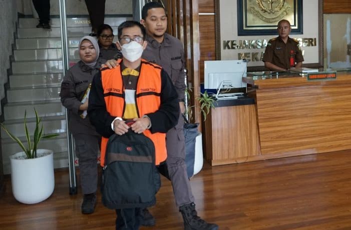 Kejagung Limpahkan Satu Tersangka Korupsi Gula ke Kejari Pekanbaru - Image