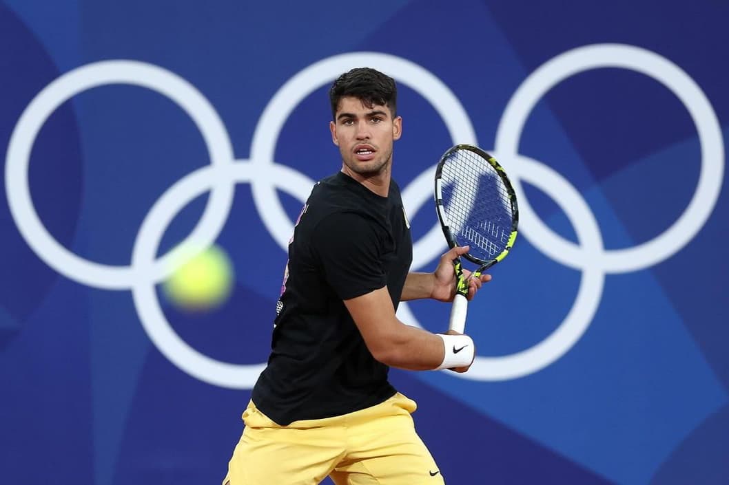 Carlos Alcaraz Dua Kemenangan Menuju Career Grand Slam, Hadapi Alex Zverev di Semifinal Australia Open - Image