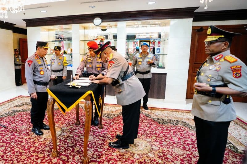 Gantikan Komjen Pol Mathius D Fakhiri, Brigjen Pol Patrige Renwarin Resmi Jabat Kapolda Papua - Image