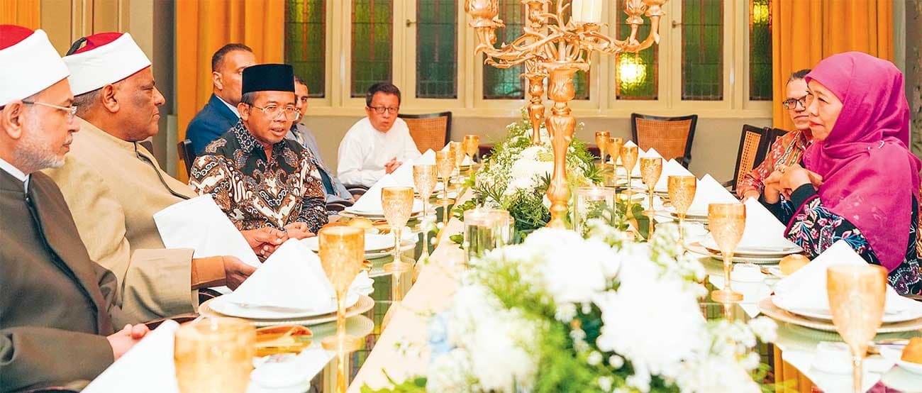 Direplikasi Thailand dan Malaysia, Khofifah-Emil Makin Semangat Lanjutkan Program One Pesantren One Product dan Millennial Job Center - Image