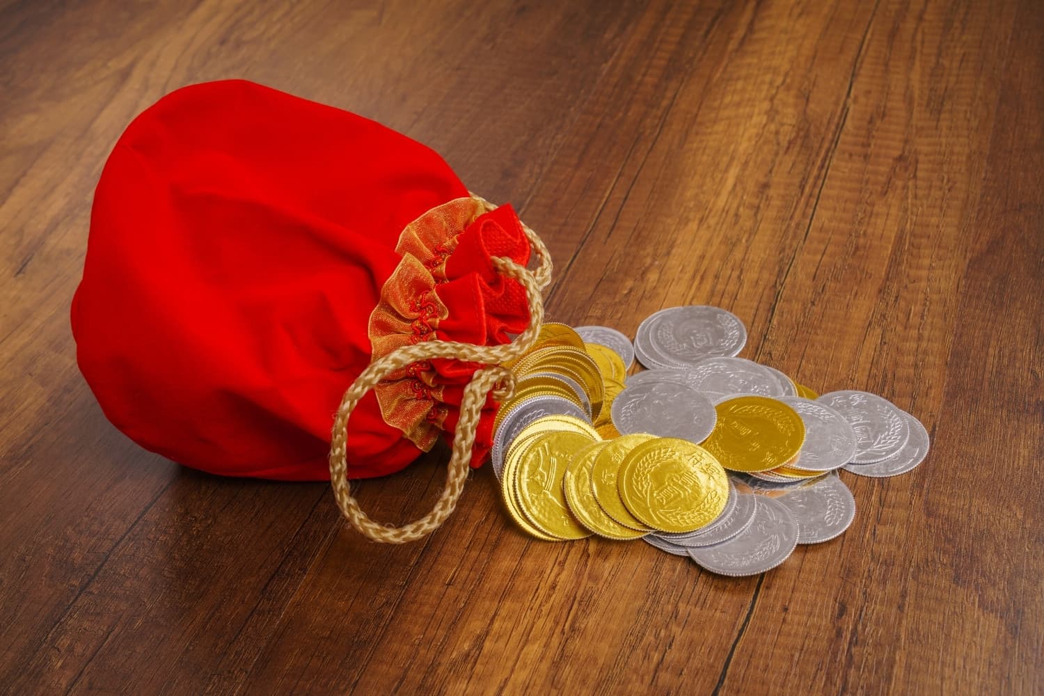 Membuat Dompet dari Kain Perca: Sejarah, Ide Bisnis, dan Tips Merawatnya - Image