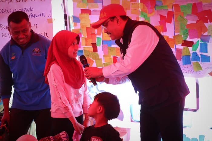 Kemensos Buka Sekolah Darurat untuk Korban Gempa Bandung-Garut, Salurkan Bantuan Rp 3,05 Miliar - Image