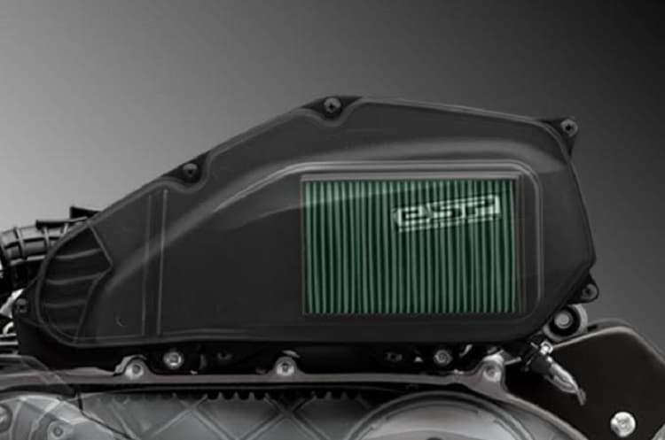 Filter Udara Basah dengan Oli? Ini 3 Penyebab yang Sering Bikin Motor Kamu ‘Minum Oli’ Sendiri! - Image