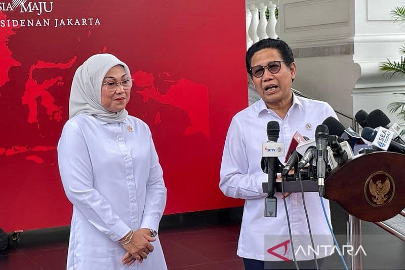 Jokowi Tunjuk Muhadjir Effendy dan Airlangga Hartarto jadi Plt Mendes PDTT dan Menaker - Image
