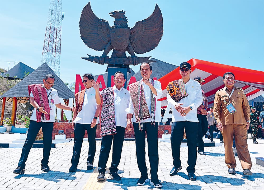 Sebelum Pulang ke Solo, Jokowi Resmikan Bendungan dan Pos Lintas Batas Negara dan Bertemu Iriana Kecil di NTT - Image