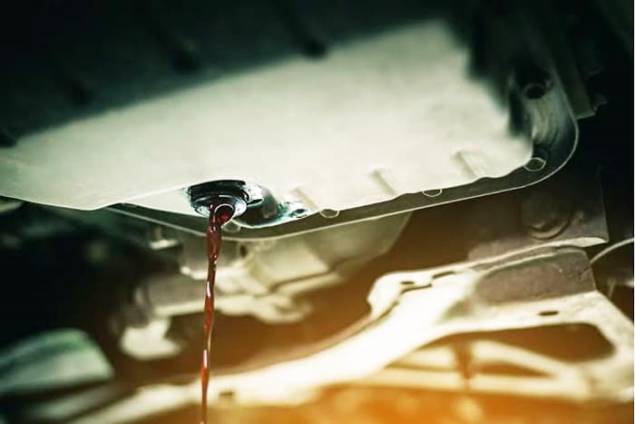 Nggak Cuma Ganti, Kalau Sudah KM Segini, Oli Transmisi Mobil Matic Perlu Dikuras - Image