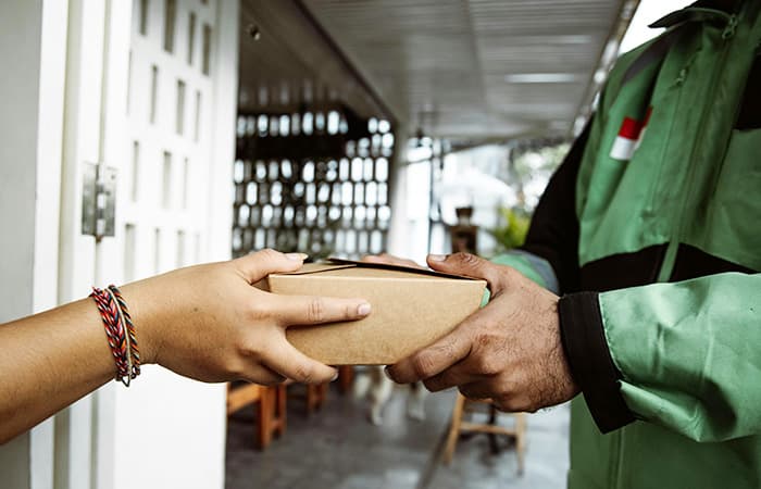 Meutya Hafid Minta Perusahaan Kurir Layani Daerah Pelosok, Minimal Jangkau 50 Persen Provinsi di Indonesia - Image