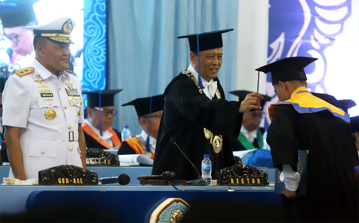 Universitas Hang Tuah Surabaya Wisuda 373 Mahasiswa, Siap Menuju Kampus Bertaraf Internasional - Image