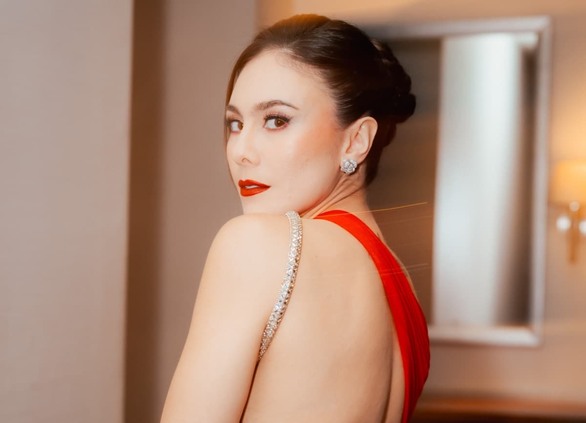 Wulan Guritno Selalu Tampil Memukau, Netizen jadi Heboh Gara-gara Melihat Wajahnya Berjerawat - Image