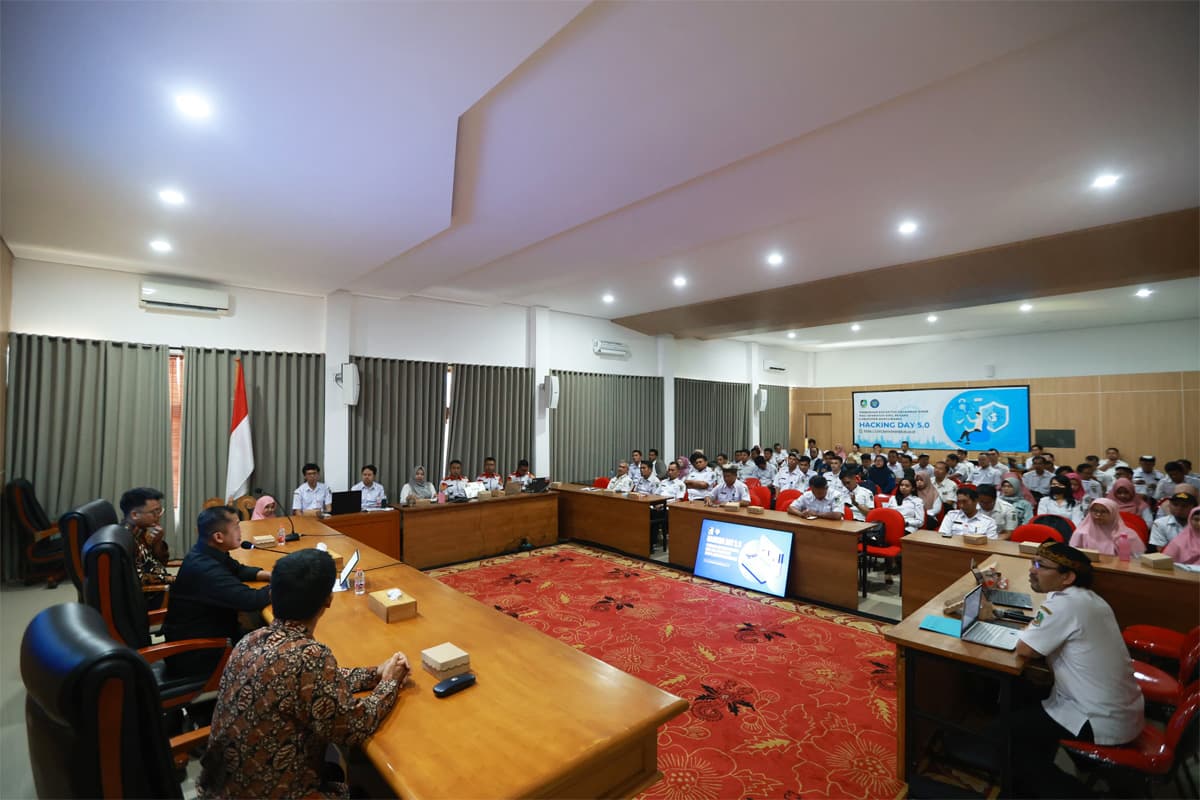 Pemkab Banyuwangi Perkuat Pertahanan Siber, ASN Dilatih Jadi Benteng Terdepan - Image