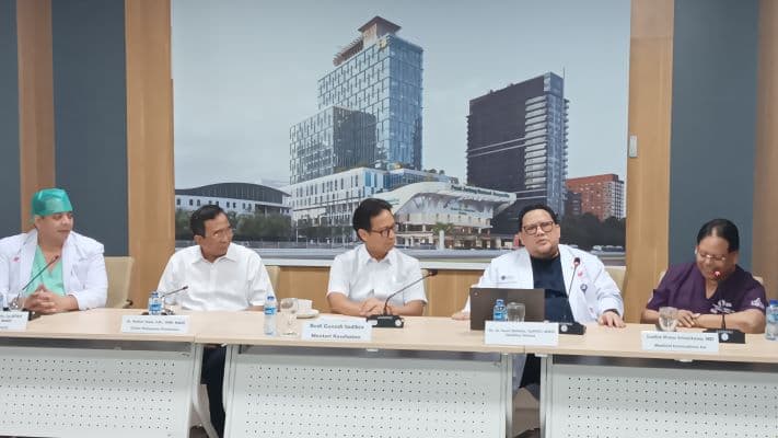 RSJPD Harapan Kita Lakukan Operasi Jantung Robotik Pertama di Indonesia, Menkes Beberkan Keunggulannya - Image