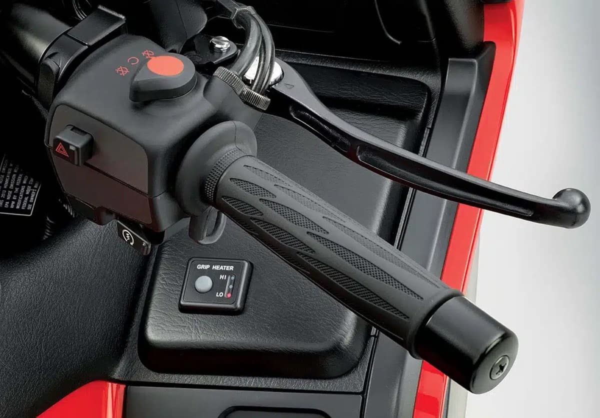 Tips dan Trik Mengganti Hand Grip Sepeda Motor Sendiri, Nggak Perlu ke Bengkel, Nih Caranya - Image