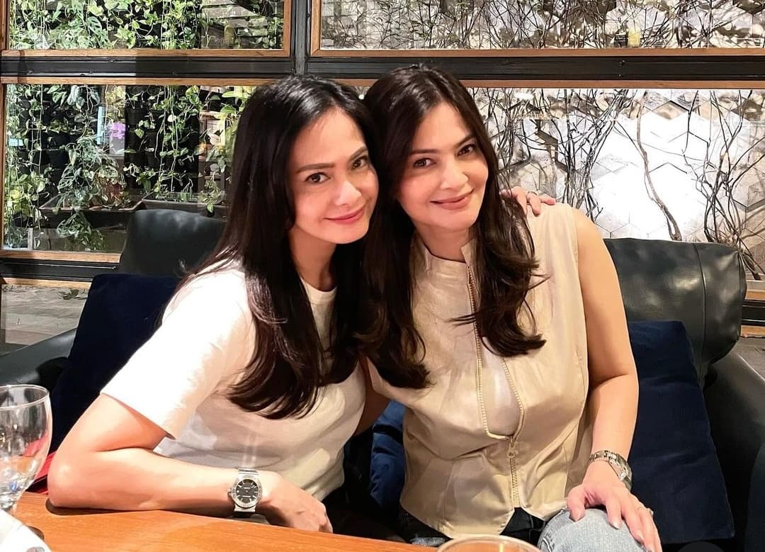 Foto Bareng dan Mirip, Para Artis Berikut Dikira Kembar, Netizen pun Minta Mereka Tes DNA - Image