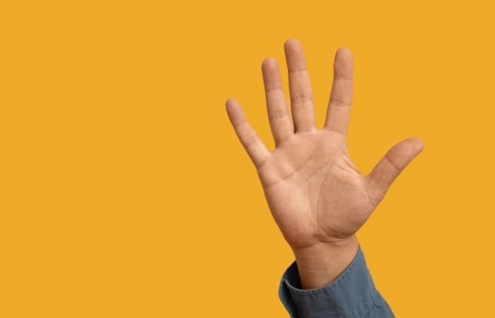 Ingin Tahu Ciri Jodoh Masa Depan? Lihat Rahasianya di Garis Telapak Tangan! - Image