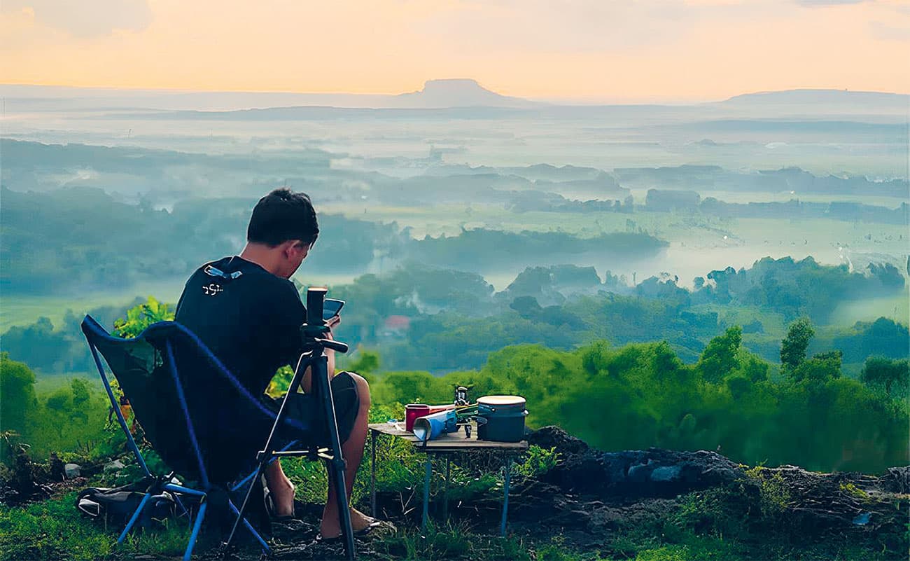 Pesona Dataran Tinggi di Pesisir Tuban, dari Puncak Gunung Dingklik Tersaji Permadani Hijau dan Laut Lepas - Image