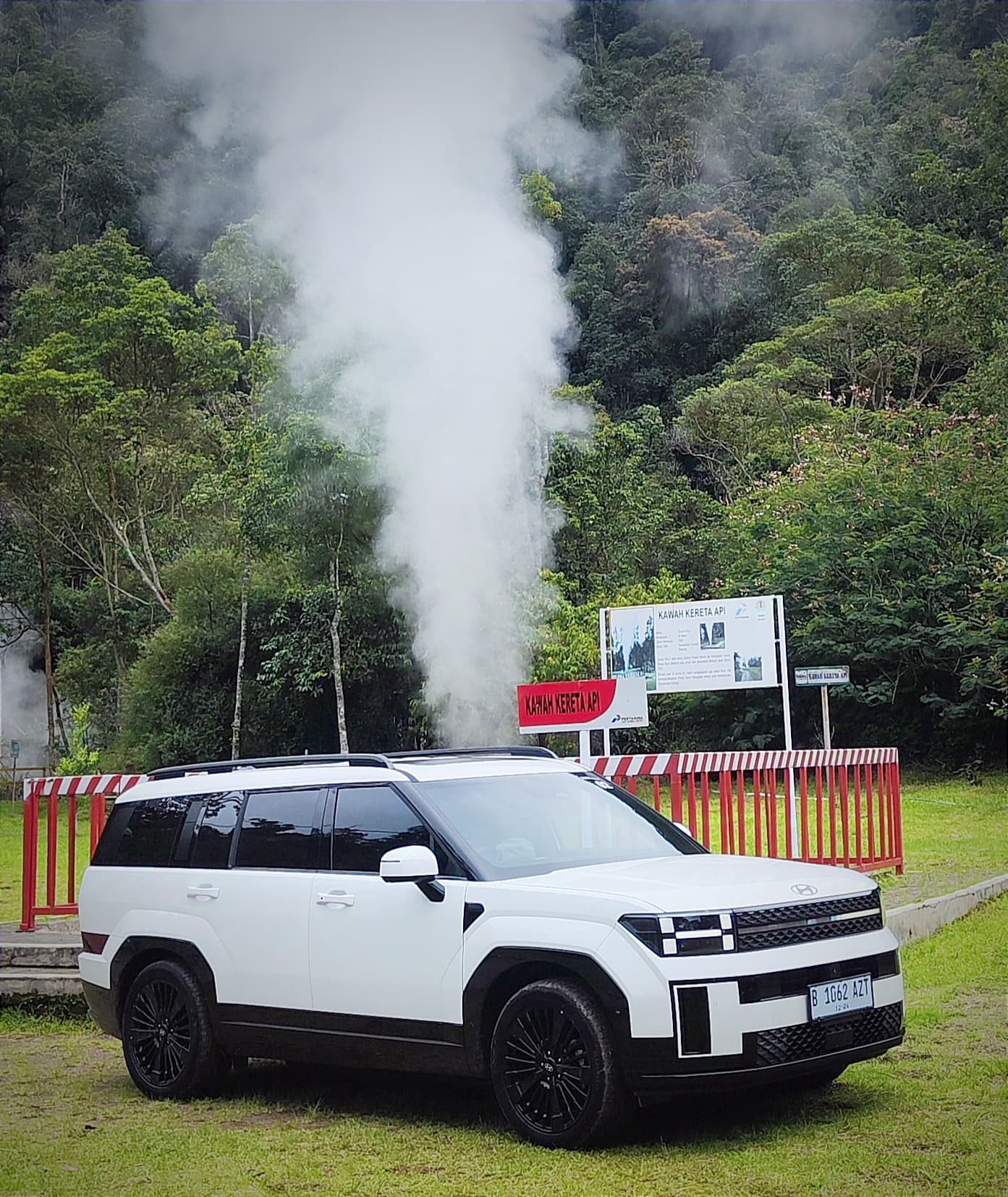 Nggak Cuma Satu, Hyundai All New Santa Fe Hybrid Punya Tiga Baterai Sekaligus, Ini Perbedaannya - Image